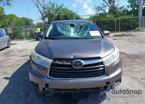 2016 Toyota Highlander Le V6 z USA, uszkodzony, nr VIN 5TDBKRFH6GS255859